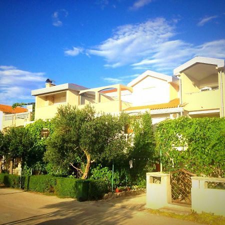 Apartments Dubravka Pirovac Esterno foto