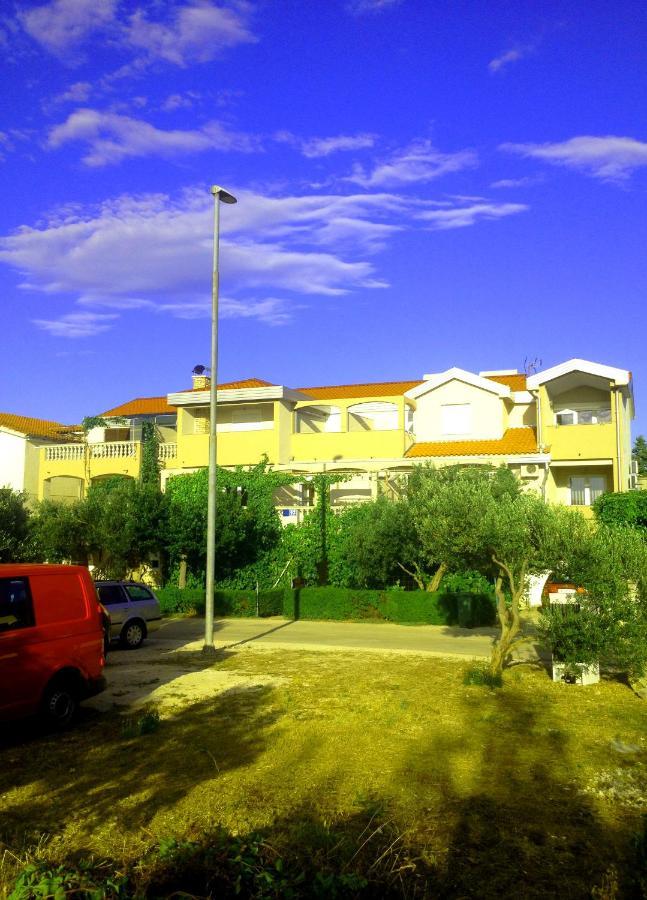 Apartments Dubravka Pirovac Esterno foto