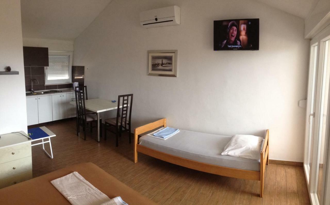 Apartments Dubravka Pirovac Esterno foto